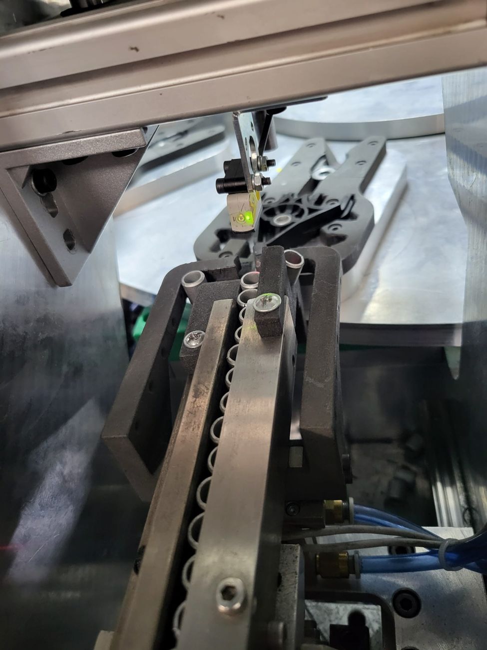 Part feeder with sensing and pneumatic actuation