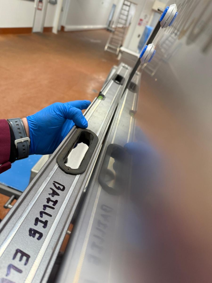 Checking IPC panel mounting flatness